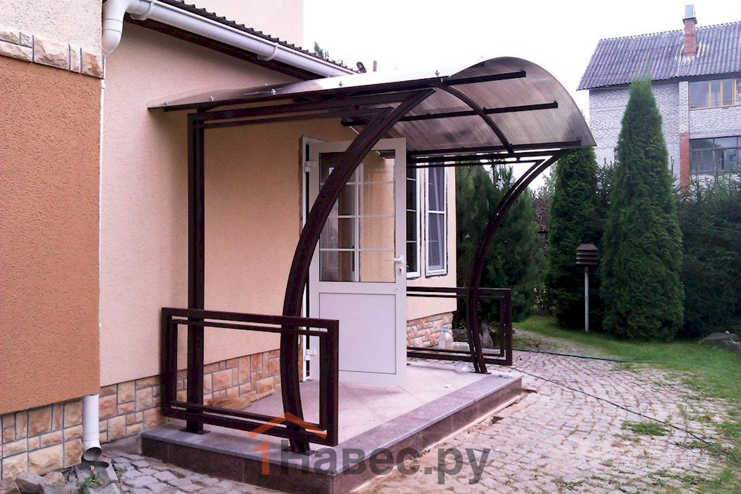 Навес над крыльцом